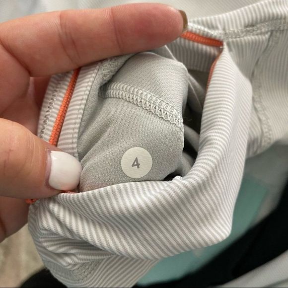 Lululemon half zip warm up long sleeve 4 EUC - Picture 4 of 4